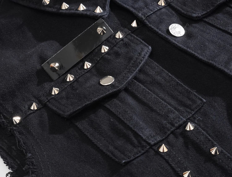 Veste en jean noir avec trou à rivets