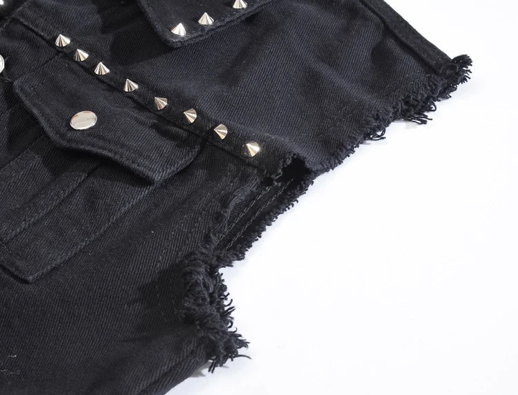 Veste en jean noir avec trou à rivets